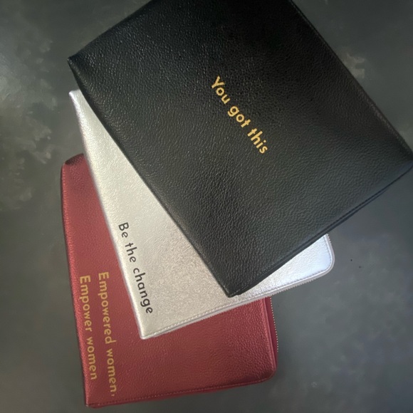 Urban Expressions Metallic Pouch SET - Picture 15 of 15